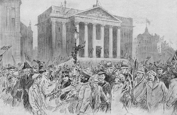 Framed Print : End of First World War, crowds at Mansion House Framed Print : End of First World War, crowds at Mansion House