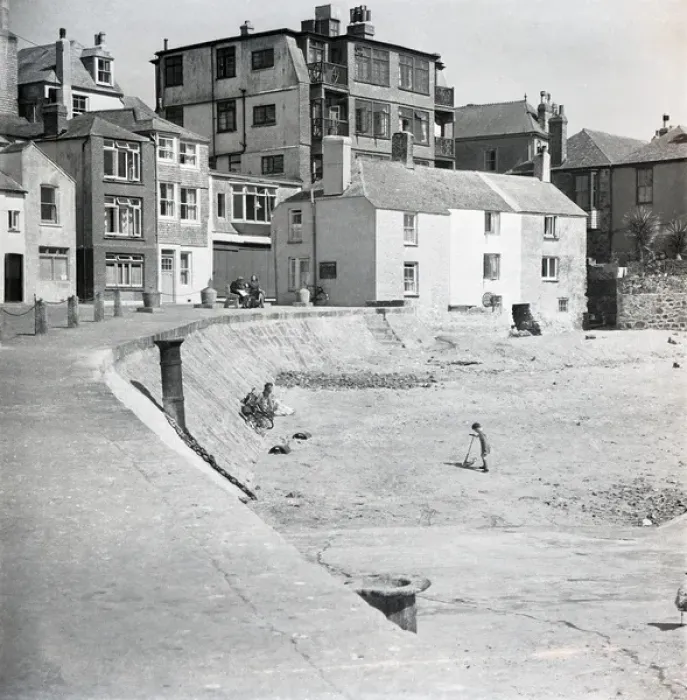 Framed Print : End of the Wharf and Quay Street, St Ives, Cornwall Framed Print : End of the Wharf and Quay Street, St Ives, Cornwall