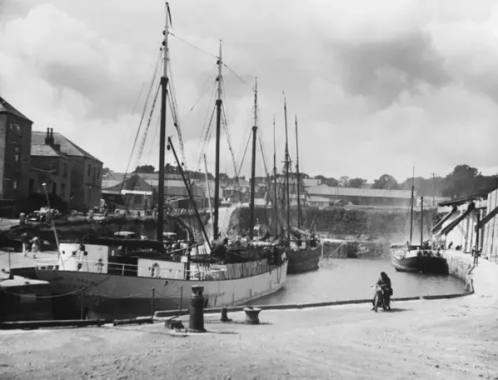Framed Print : England / Charlestown Framed Print : England / Charlestown