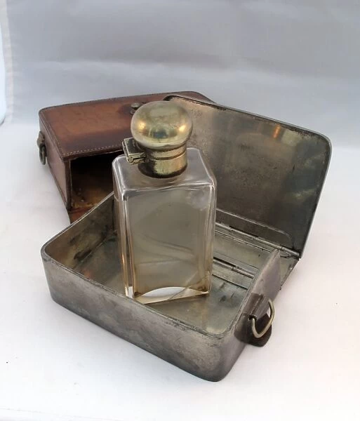 A Made in England Officers toilet kit - WWI