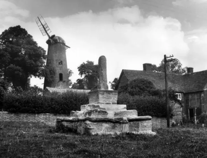 Framed Print : England / Quainton Framed Print : England / Quainton