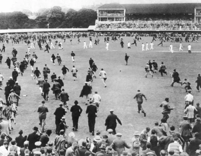 Framed Print : Englands test match victory: pitch invasion Framed Print : Englands test match victory: pitch invasion