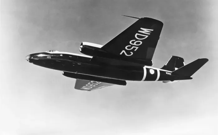 Framed Print : English Electric Canberra