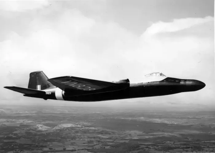Framed Print : English Electric Canberra third prototype VN828 Framed Print : English Electric Canberra third prototype VN828
