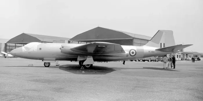 Framed Print : English Electric Canberra T. 4 WT484 Framed Print : English Electric Canberra T. 4 WT484