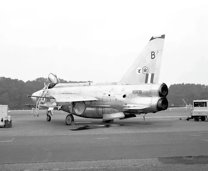 Framed Print : English Electric Lightning F.6 XS936 - B Framed Print : English Electric Lightning F.6 XS936 - B