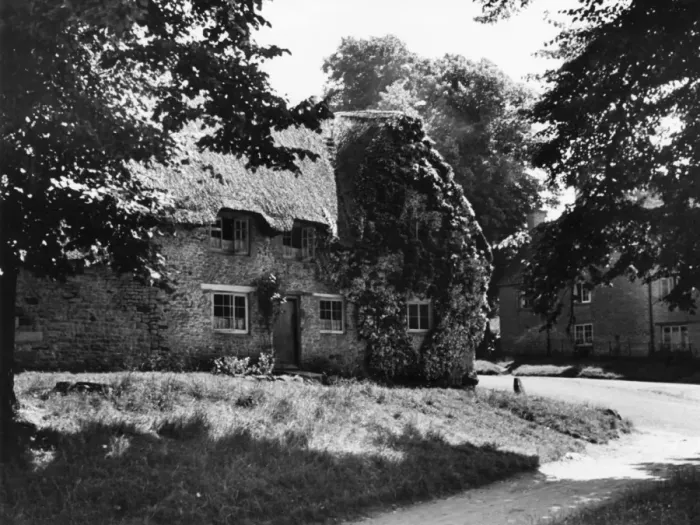Framed Print : English Thatched Cottage Framed Print : English Thatched Cottage