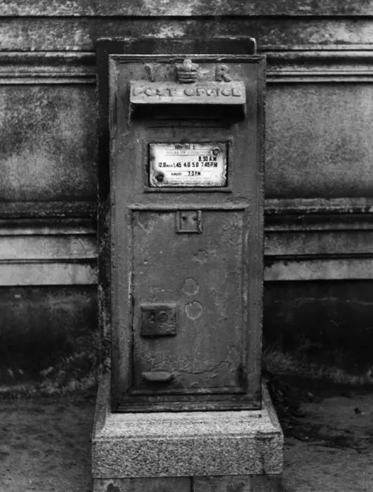 Framed Print : An English Victorian post box, reputed to have been used by Prime Minister William Framed Print : An English Victorian post box, reputed to have been used by Prime Minister William