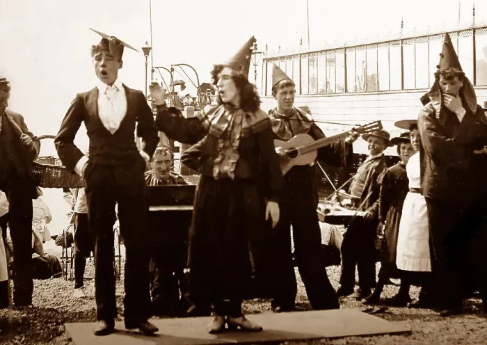 Framed Print : Entertainers, Portsmouth Framed Print : Entertainers, Portsmouth