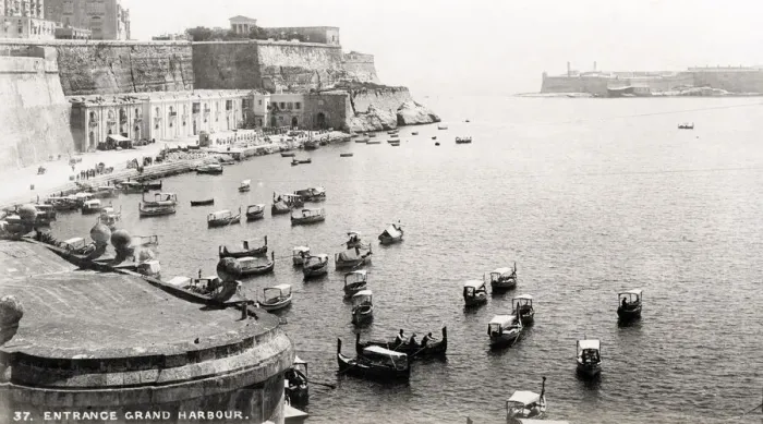 Framed Print : Entrance to the Grand Harbour, Valletta, Malta Framed Print : Entrance to the Grand Harbour, Valletta, Malta