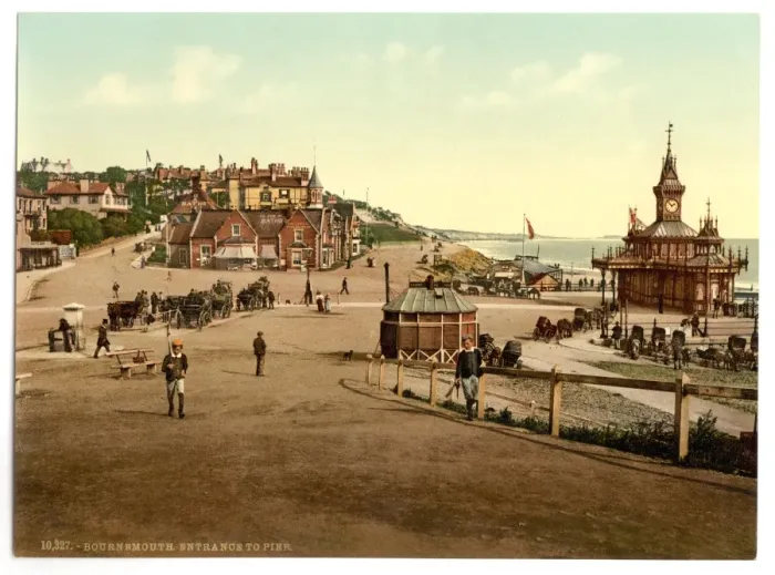 Framed Print : Entrance to the harbor, Bournemouth, England Framed Print : Entrance to the harbor, Bournemouth, England