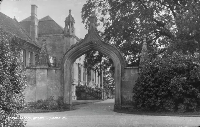 Framed Print : Entrance to Lacock Abbey Framed Print : Entrance to Lacock Abbey