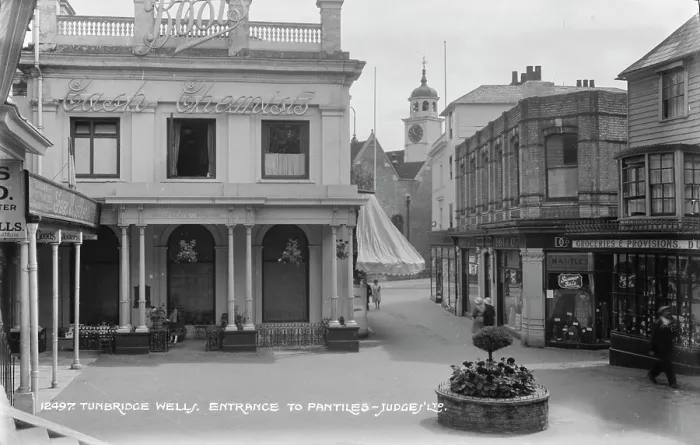 Framed Print : Entrance to Pantiles, Tunbridge Wells Framed Print : Entrance to Pantiles, Tunbridge Wells