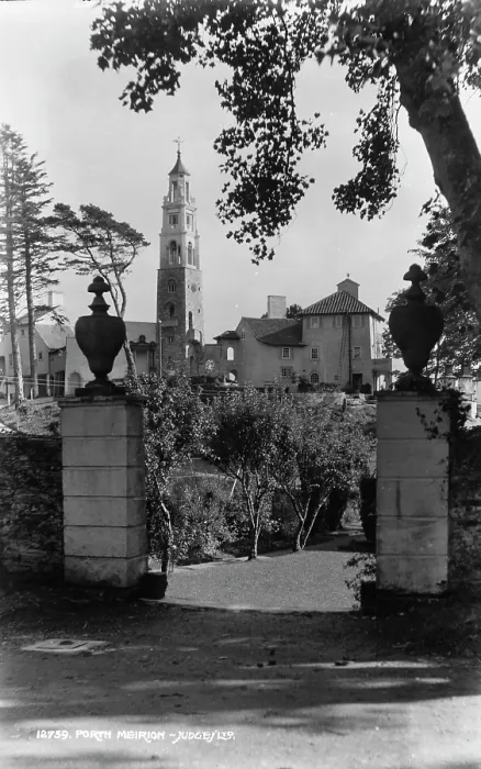 Framed Print : Entrance to Porth Meirion Framed Print : Entrance to Porth Meirion
