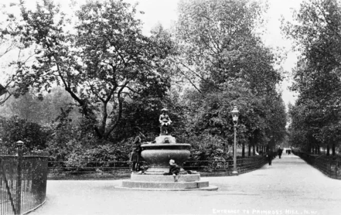 Framed Print : Entrance to Primrose Hill, NW London Framed Print : Entrance to Primrose Hill, NW London