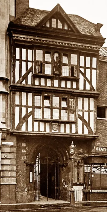 Framed Print : Entrance to St. Bartholomew's Hospital in Smithfield, London Framed Print : Entrance to St. Bartholomew's Hospital in Smithfield, London