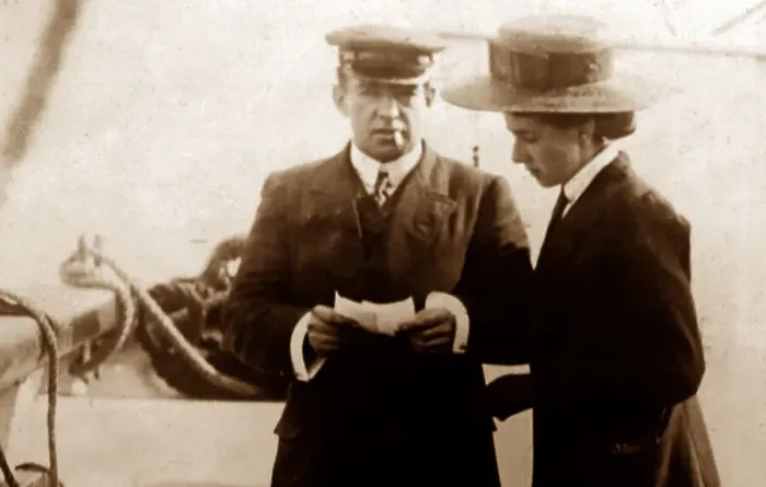 Framed Print : Ernest Shackleton and his sister visit the Nimrod Framed Print : Ernest Shackleton and his sister visit the Nimrod