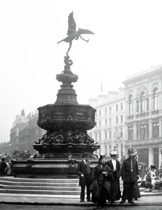 Framed Print : Eros statue, Piccadilly Circus, London Framed Print : Eros statue, Piccadilly Circus, London