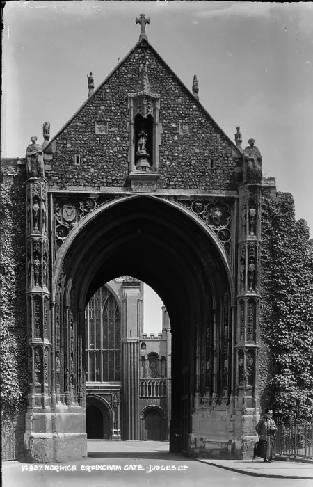 Framed Print : Erpingham Gate, Norwich Framed Print : Erpingham Gate, Norwich