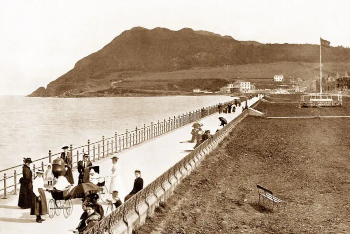 Framed Print : Esplanade, Bray, Ireland Framed Print : Esplanade, Bray, Ireland
