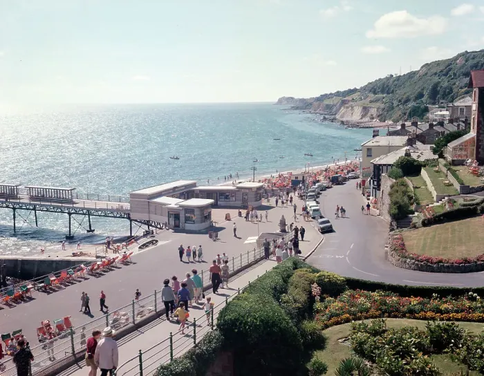 Framed Print : The esplanade and pier, Ventnor, Isle of Wight Framed Print : The esplanade and pier, Ventnor, Isle of Wight