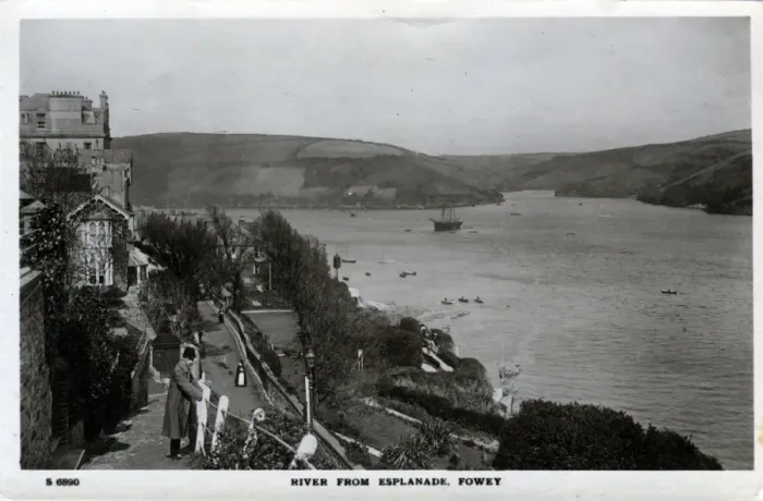 Framed Print : The Esplanade & River, Fowey, England Framed Print : The Esplanade & River, Fowey, England