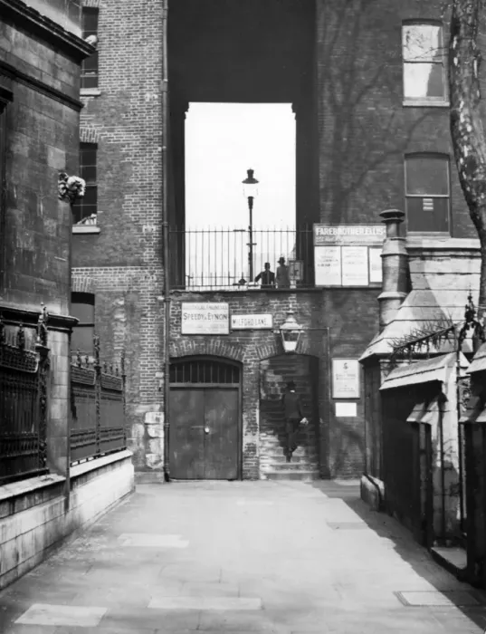 Framed Print : Essex Gatehouse, London Framed Print : Essex Gatehouse, London