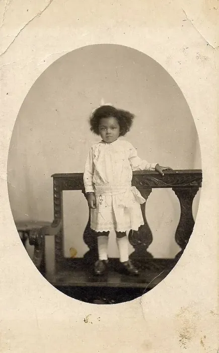 Framed Print : Esther Bruce in Fulham, London