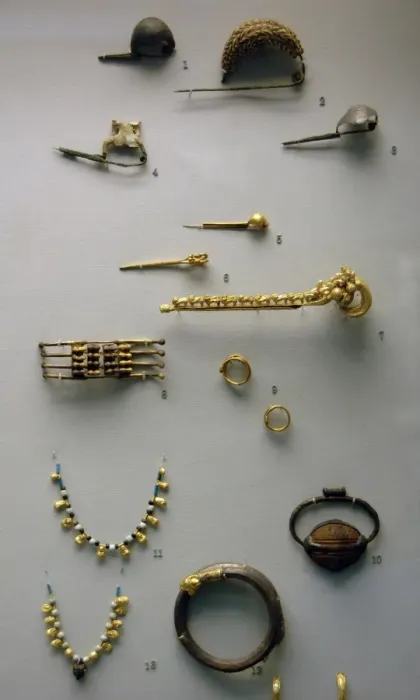 Framed Print : Etruscan jewellery. 7th century BC Framed Print : Etruscan jewellery. 7th century BC
