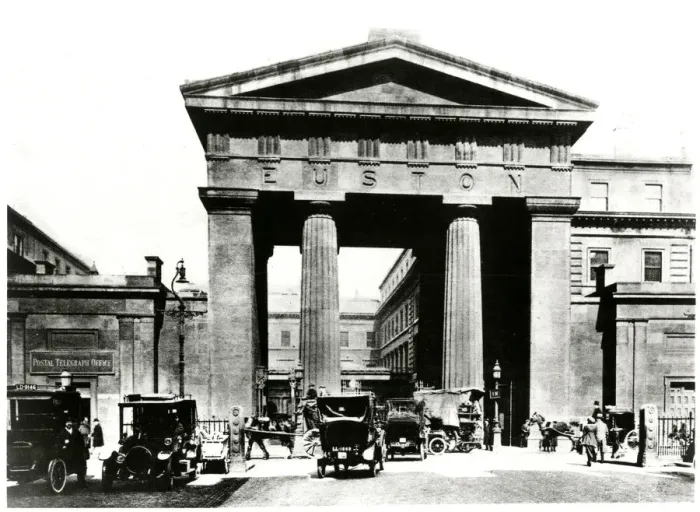 Framed Print : Euston Arch, entrance to the station, London Framed Print : Euston Arch, entrance to the station, London