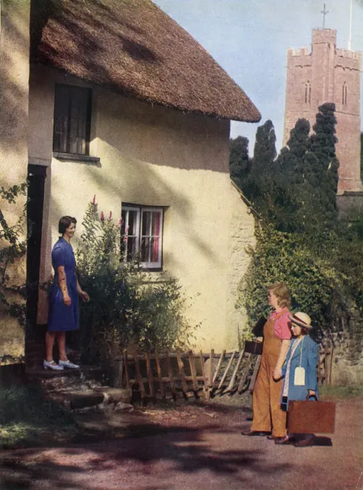 Framed Print : Evacuee arriving at her new home with the Billeting Officer Framed Print : Evacuee arriving at her new home with the Billeting Officer