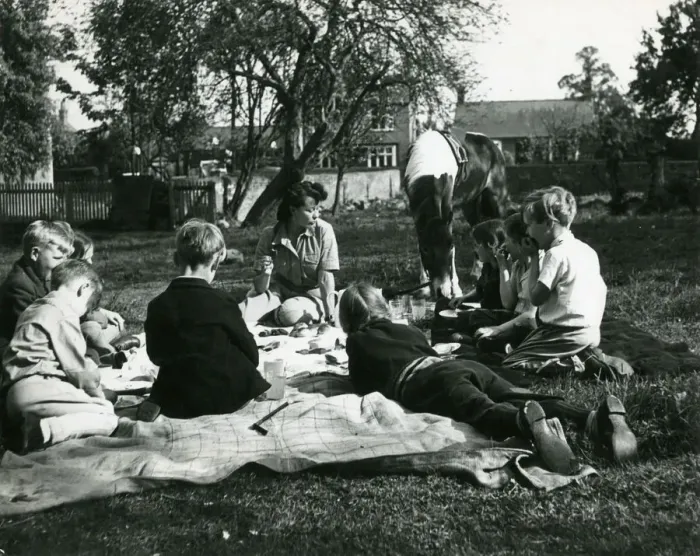 Framed Print : EVACUEES PICNIC 1940S Framed Print : EVACUEES PICNIC 1940S