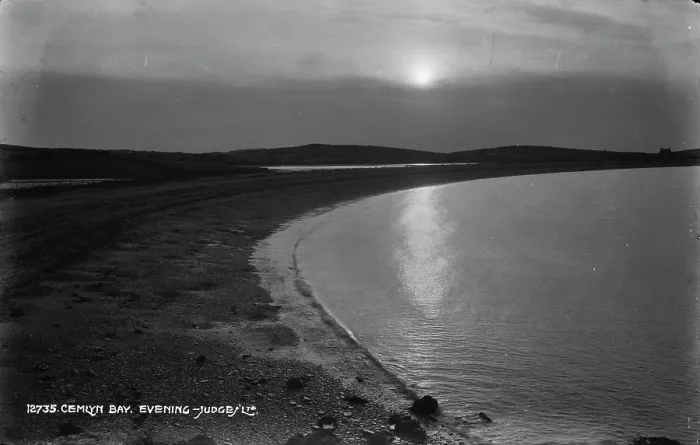 Framed Print : Evening at Cemlyn Bay Framed Print : Evening at Cemlyn Bay