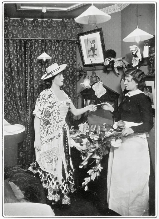 Framed Print : Evie Greene who played the title role in Kitty Grey, a hit musical at the Apollo. Date: 1901 Framed Print : Evie Greene who played the title role in Kitty Grey, a hit musical at the Apollo. Date: 1901