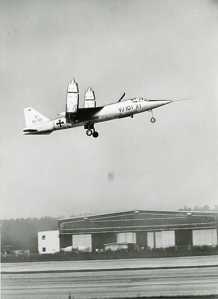 EWR VJ101C X1 during landing transition
