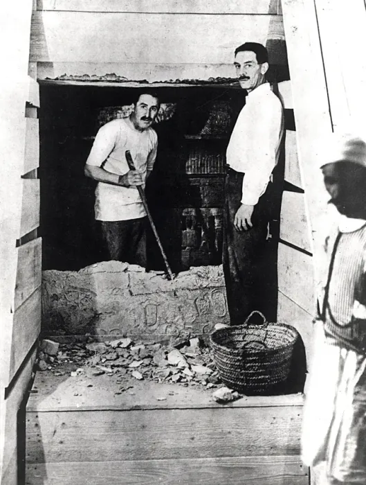 Framed Print : The excavation of Tutankhamun Framed Print : The excavation of Tutankhamun