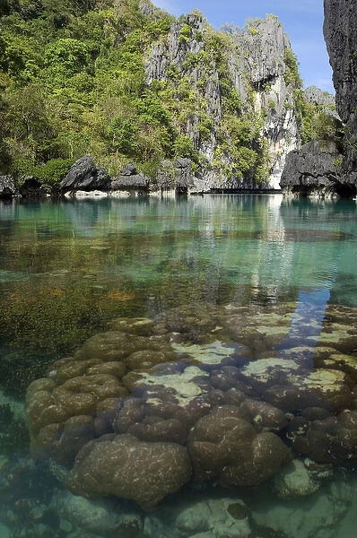 The exit (between the rocks) of a Big Lagoon of
