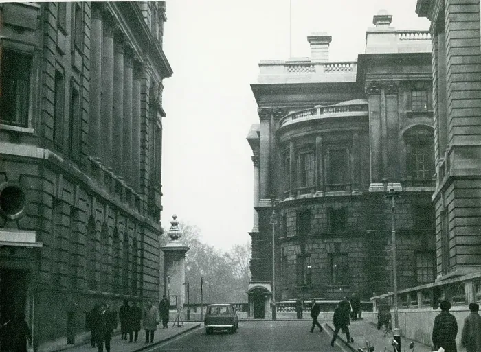 Framed Print : Exterior, IMechE Headquarters, 1 Birdcage Walk