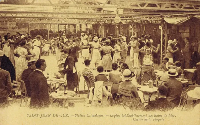 Framed Print : Exterior terrace of Casino de Pergola at Saint-Jean-de-Luz Framed Print : Exterior terrace of Casino de Pergola at Saint-Jean-de-Luz