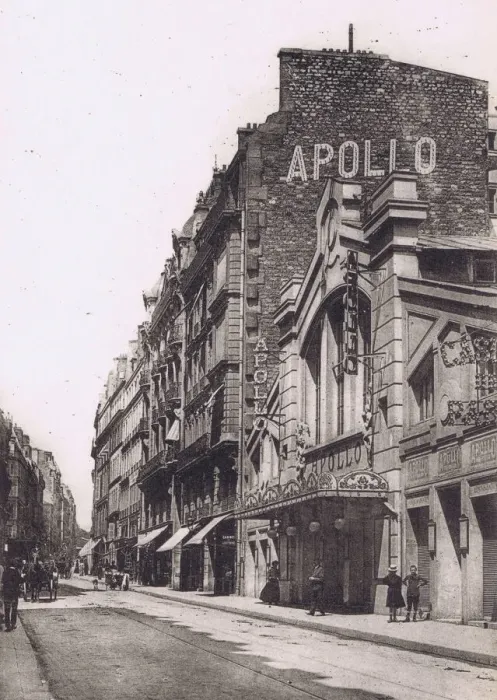 Framed Print : An exterior view of the Apollo theatre in Paris, 1920s Framed Print : An exterior view of the Apollo theatre in Paris, 1920s