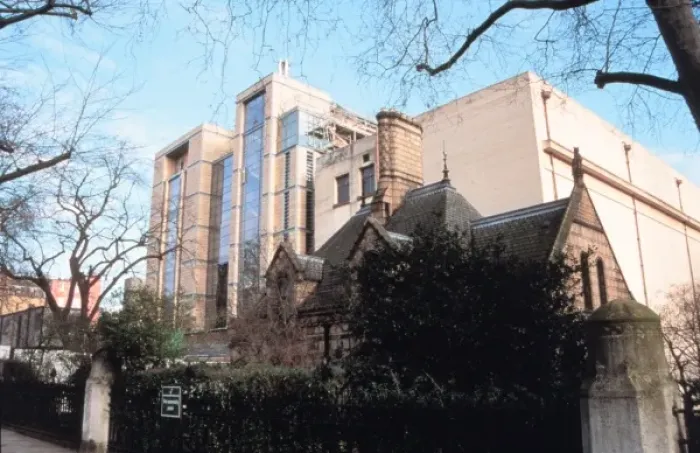 Framed Print : Exterior view of the Darwin Centre