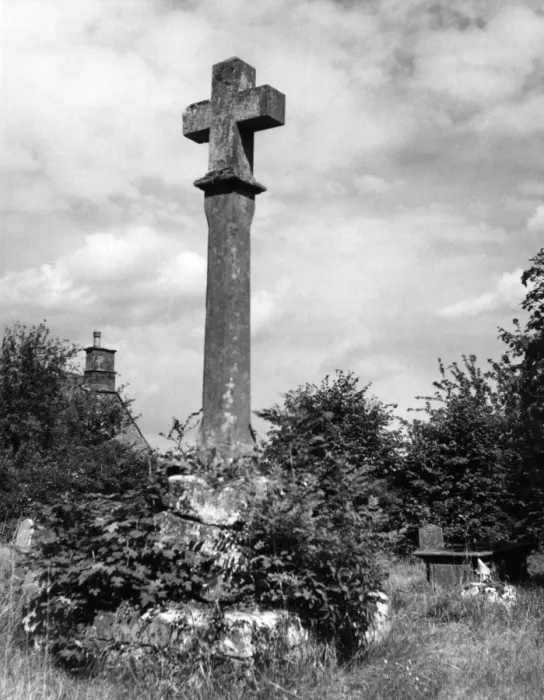 Framed Print : Eydon Village Cross Framed Print : Eydon Village Cross
