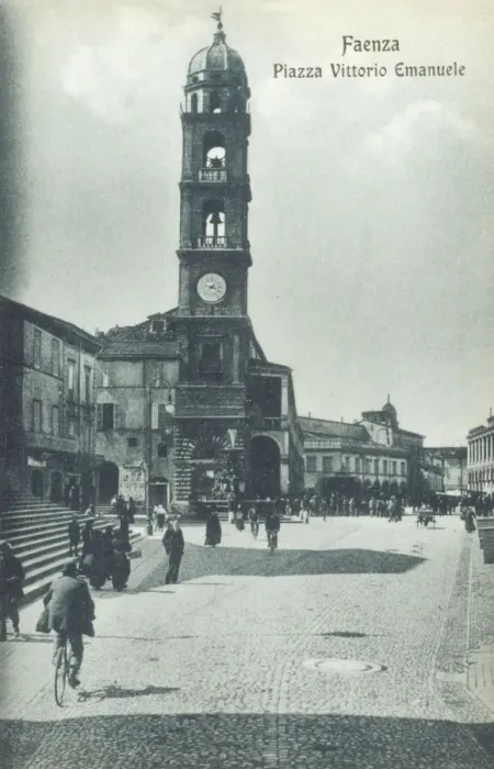 Framed Print : Faenza, Italy - Piazza Vittorio Emanuele Framed Print : Faenza, Italy - Piazza Vittorio Emanuele
