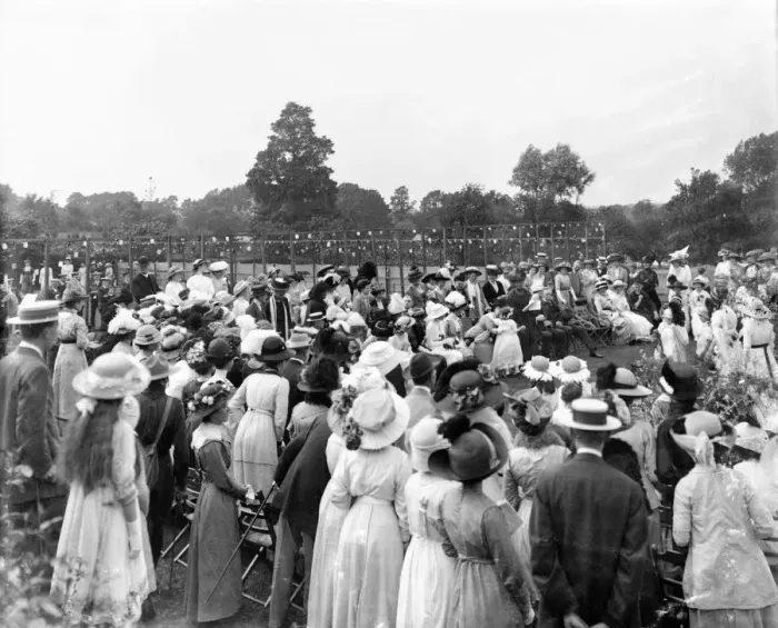 Framed Print : Fair or fete on Cheam Common, Cheam, Surrey Framed Print : Fair or fete on Cheam Common, Cheam, Surrey