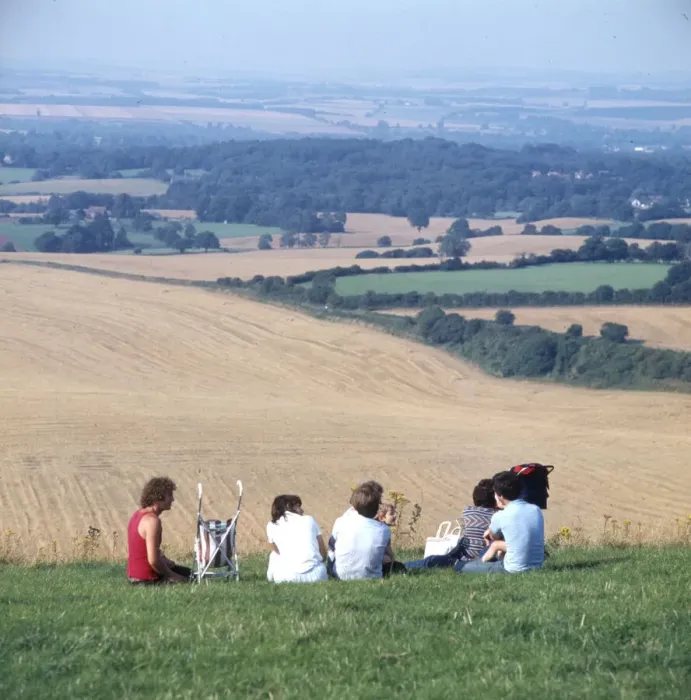 Framed Print : Families on Inkpen Beacon overlooking the Kennet Valley