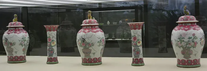 Framed Print : Famille Rose enamelled porcelain. Jars and vases Framed Print : Famille Rose enamelled porcelain. Jars and vases