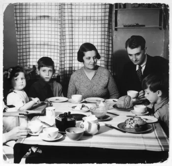 Framed Print : Family Afternoon Tea / 30S Framed Print : Family Afternoon Tea / 30S