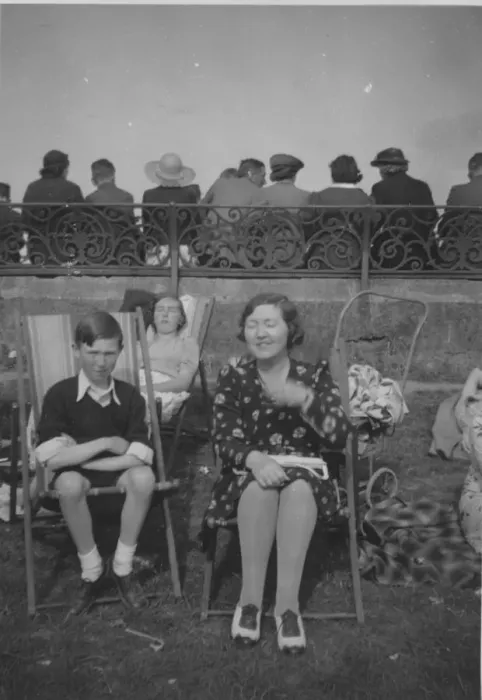 Framed Print : A family on the beach at the seaside, sitting in deckchairs against the sea wall Framed Print : A family on the beach at the seaside, sitting in deckchairs against the sea wall