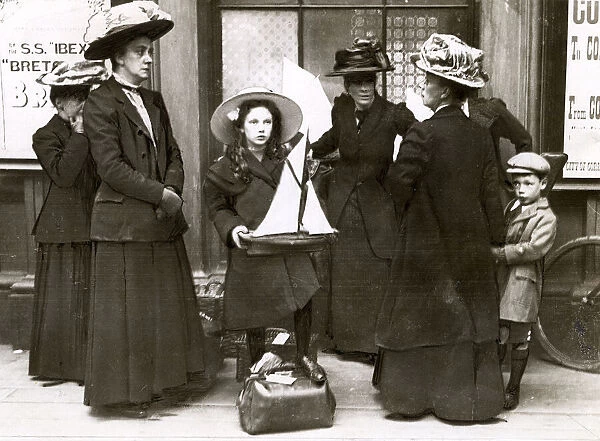 Family leaving on holiday - Paddington Station, London
