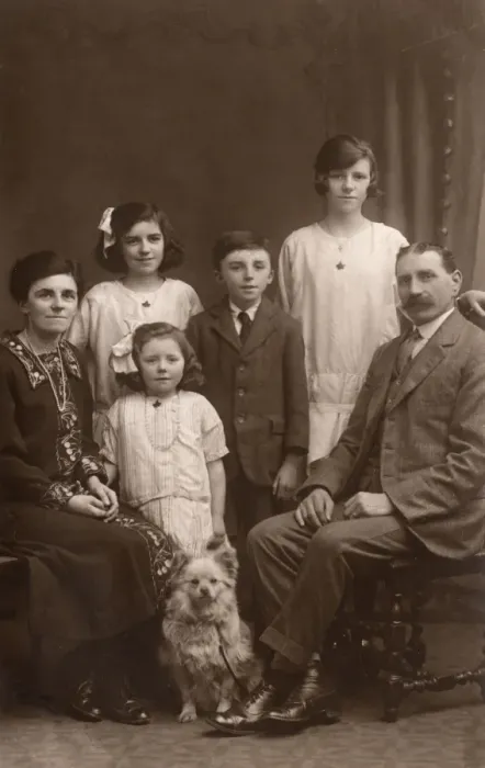 Framed Print : Family with a Pomeranian Framed Print : Family with a Pomeranian